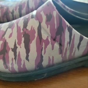 Oofos Clog W 10  used great condition